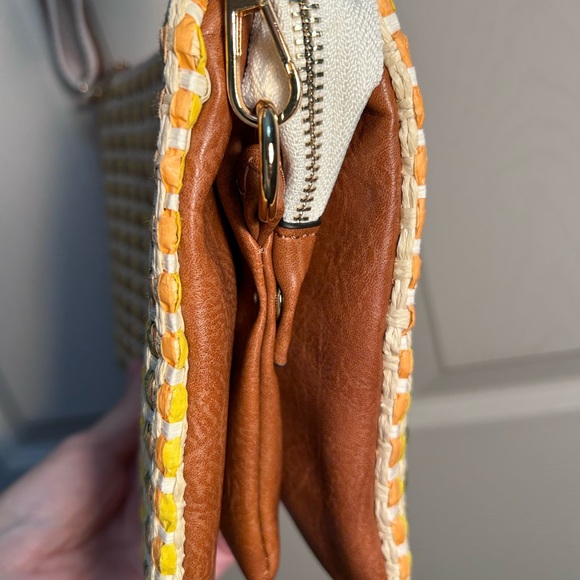 Jen & Co Izzy Crossbody w/Guitar Strap - Picture 16 of 16